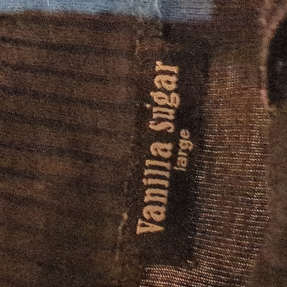 Vanilla Sugar brand short sleeve print top, with front zipper. Olive,Gray,Black - Picture 3 of 4